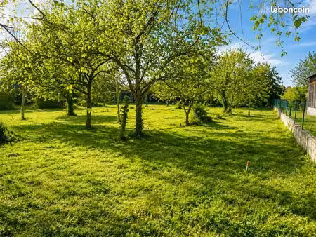 ? terrain constructible 1 792 m² - 39 / m² - 10 min de saumur