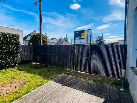 t2 avec jardin privé et place de parking / prohe tram et centre orelans