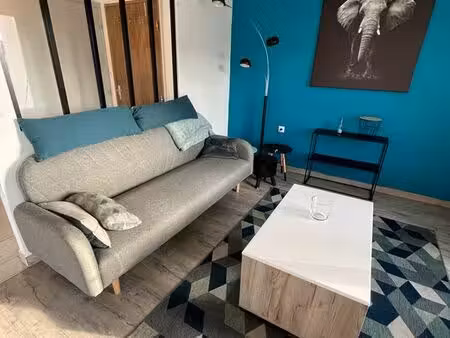 t2 meublé de 53 m² avec balcon  cellier et box – agen centre