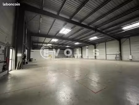 local logistique 15 607 m²