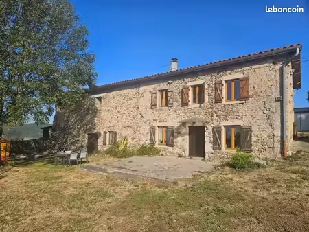 corps de ferme avec vue exceptionnelle – 114m2 habitables  150m2 de dépendance à rénover  