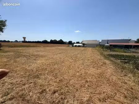 terrain à bâtir de 1310 m² à la pommeraye (49)
