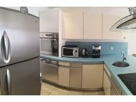 trois pièces avec balcon et parking