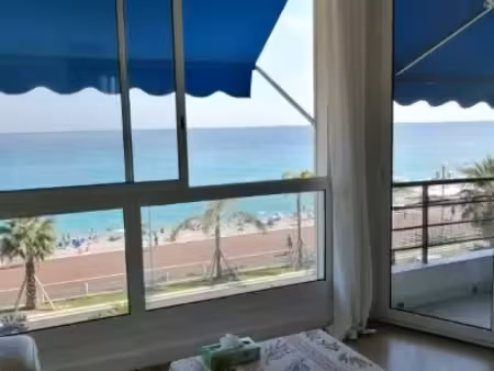 trois pièces vue mer sur la promenade avec garage et balcon