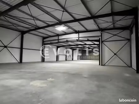 local d'activité 1 046 m²