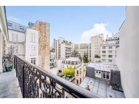 3 pièces en duplex avec balcon - rue de la pompe - calme et lumineux