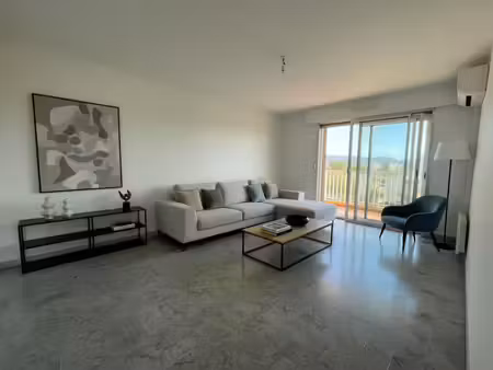appartement 2 pièces dernier étage fréjus sans vis à vis
