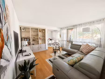 perpignan centre : appartement 4 pièces dans résidence avec piscine