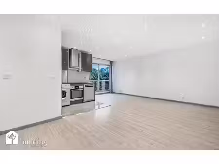 proche saussaye - grand studio - 40 06 m² avec balcon