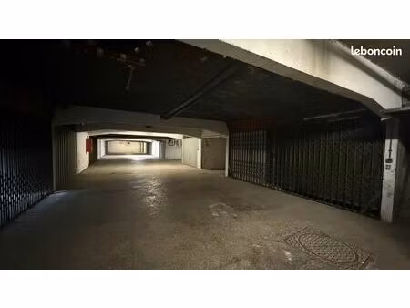 parking/box 17 m² reims