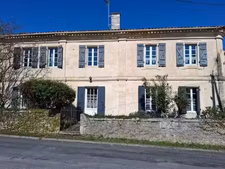 maison en pierre à berson