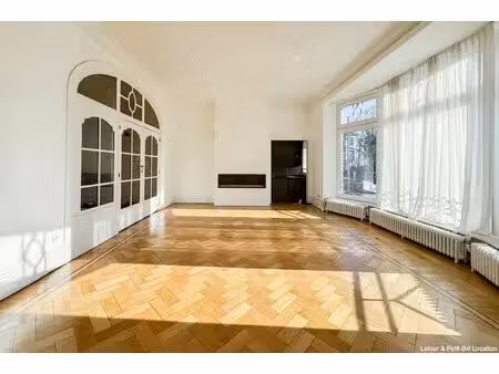 maison à louer avec garage et terrasse   ixelles (vbe53971)