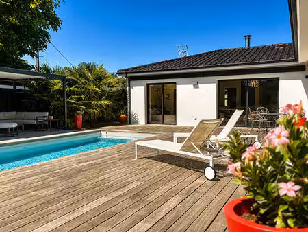 maison 7 pièces 151m² avec piscine à saint-loubès