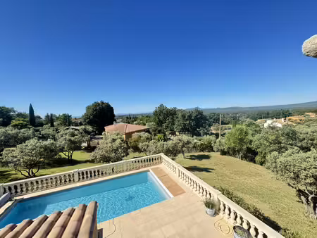à vendre à aups superbe villa récente avec piscine