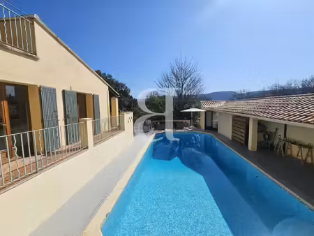 villa provençale avec piscine région saint - didier