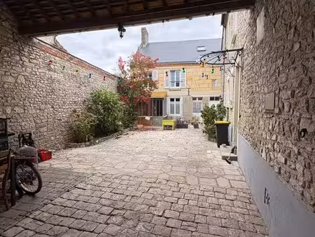 280 m² – 8 chambres – gîte indépendant – propriété de caractère – proche gueux