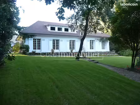 propriété 10 pièces 216 m²