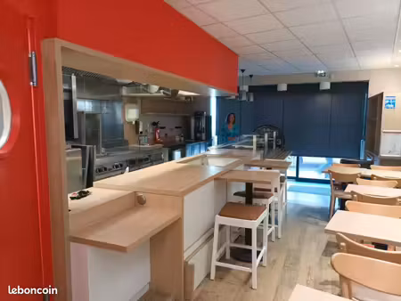 local restaurant pour sandwicherie