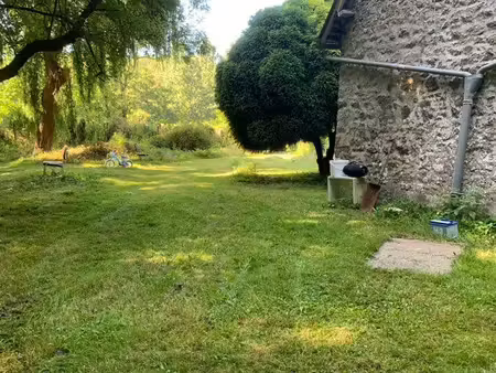maison au bord de l’eau