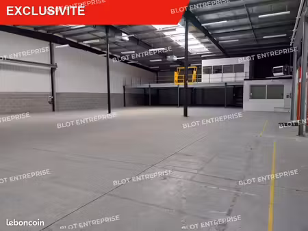 local d'activité 1 012 m²