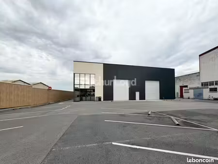 local d'activité 1 390 m²