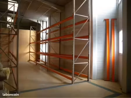 ? entrepôt 100 m² avec racks – nantes sud – accès rn249 – parking – sans frais d’agence