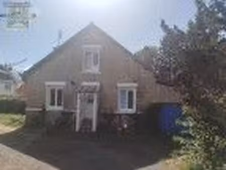 a saisie charmante maison en pierre bretonne sur terrain arboré