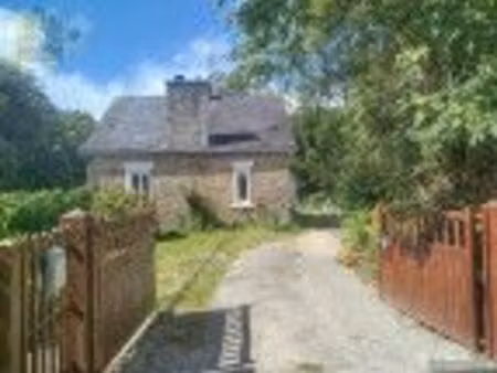 charmante maison en pierre bretonne sur terrain arboré