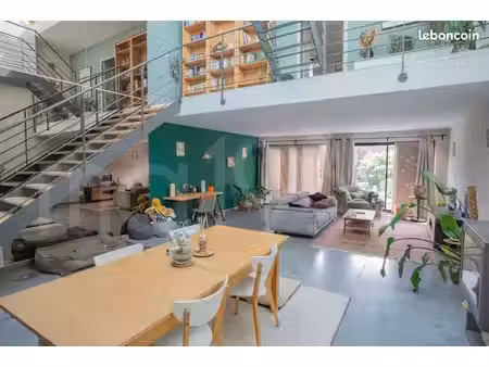 loft/atelier/surface 4 pièces 135 m²