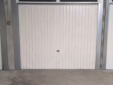garage box 50m2 dans résidence sécurisée