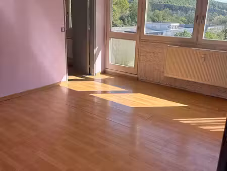 f2 avec balcon et ascenseur  avec travaux