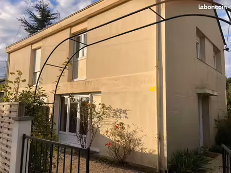 charmante maison meublée de 70 m² avec jardin et terrasse à trélazé