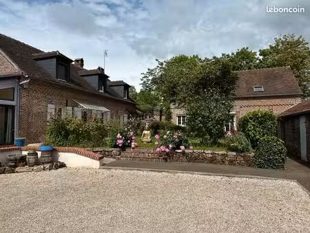 3 maisons sur une parcelle de 4800 m2 - nombreuses possibilites