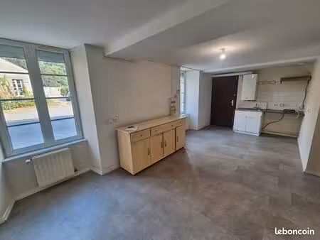 appartement t2 lumineux à saint poix 2 pièces · 35 m² avec parking couvert et box