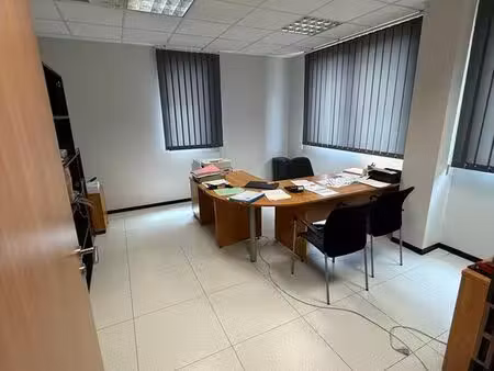 à louer – local commercial 70 m² – 2 bureaux + 1 open space – longlaville – rdc avec parki