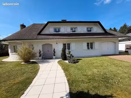 maison 8 pièces 265 m²