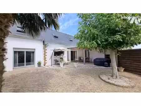 maison 8 pièces 207 m²