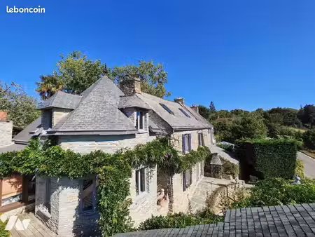 maison 9 pièces 258 m²