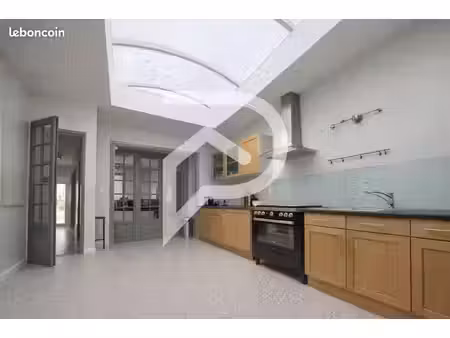 maison 8 pièces 163 m²