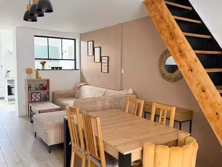 maison entièrement rénovée – 2 chambres – cour – dpe b