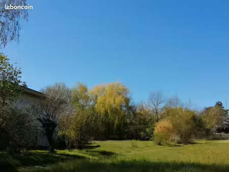 terrain constructible 2600 m2 non viabilisé + maison 101 m2 à rénover
