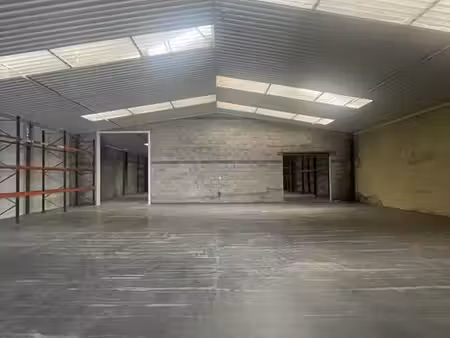 local 1075 m² riom