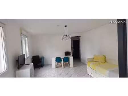 grand studio indépendant meublé