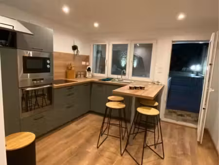 superbe appartement meuble avec extérieur