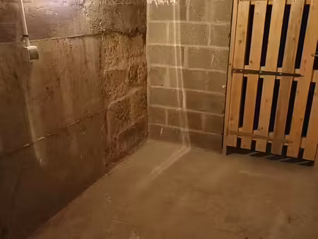 box de stockage dans une cave