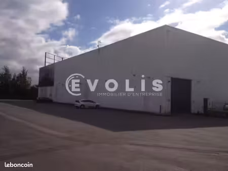 local d'activité 1 215 m²