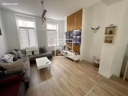 maison 8 pièces 145 m²