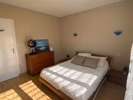 chambre meublée avec salle de bain privative – maison avec jardin proche lorient (quéven)