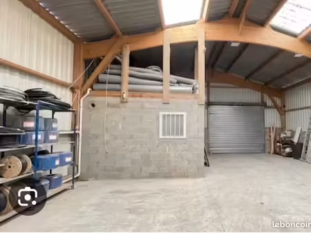 entrepôt et bureau