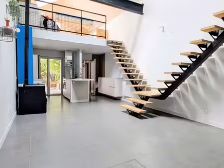 loft/atelier/surface 3 pièces 58 m²